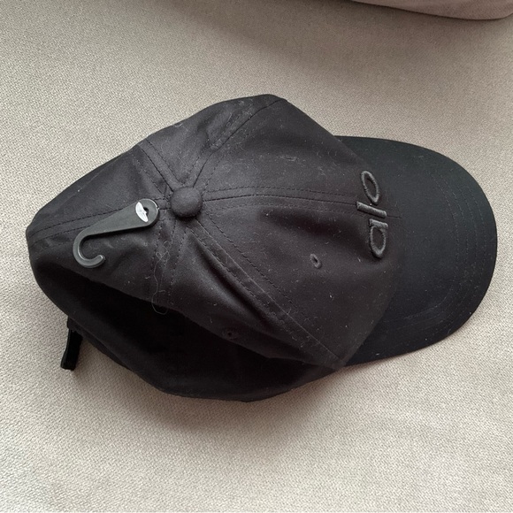 Alo Yoga Off-Duty Cap Black/Black - Picture 8 of 13